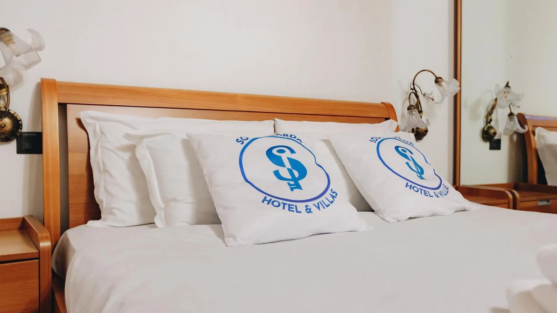 Sg Family - Arilica Loft Apartment Peschiera del Garda 0*,  Italy